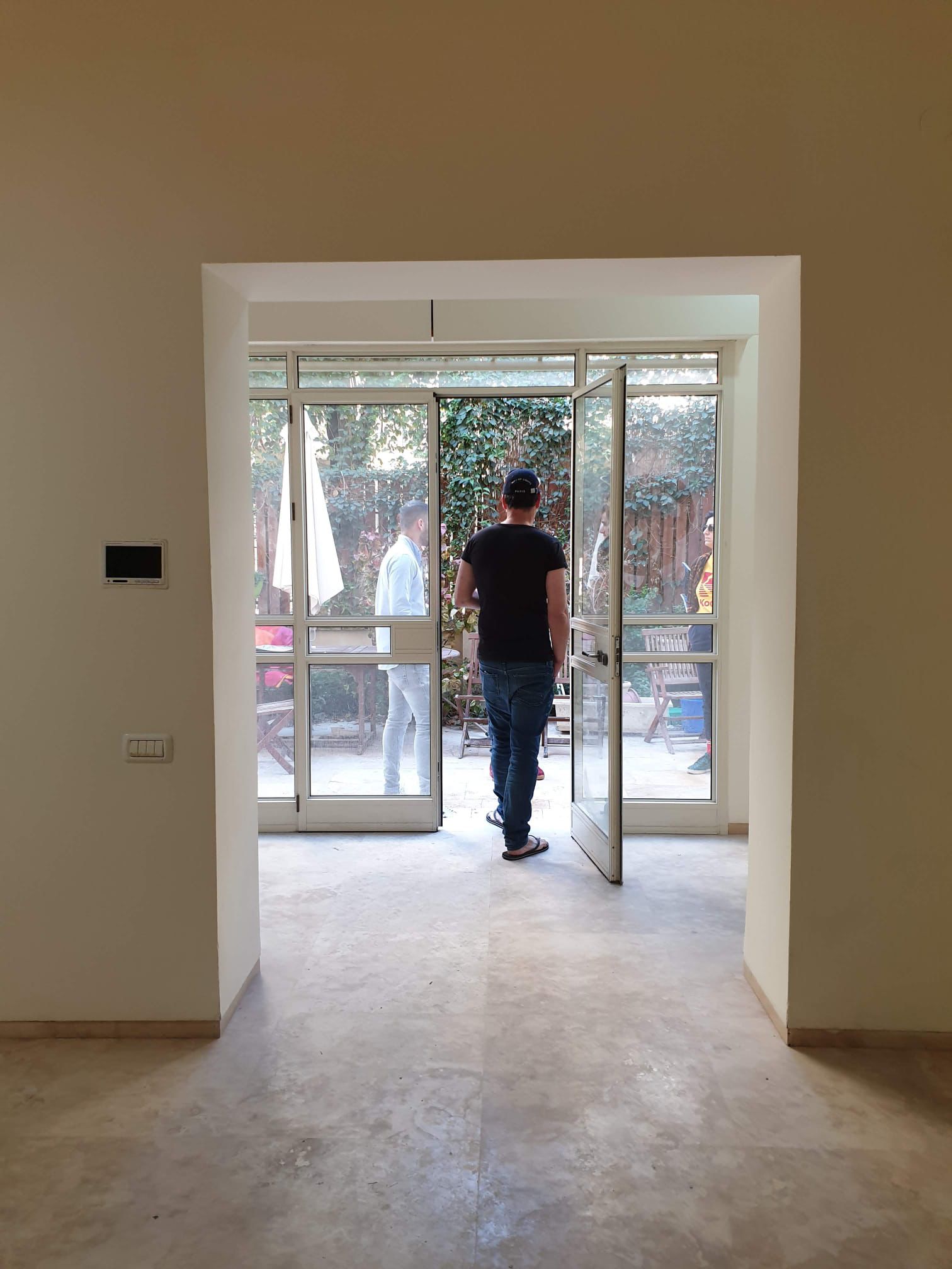 דירת גן להשכרה בתל אביב