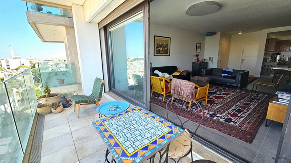 דירה למכירה במגדל בזל